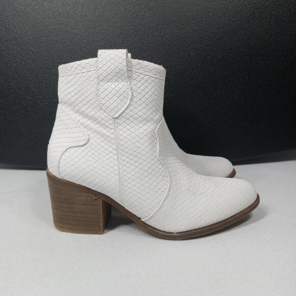 DIRTY LAUNDRY Unite Snake Embrossed Design Womens White Western Ankle Boot Sz 6 - Picture 1 of 13